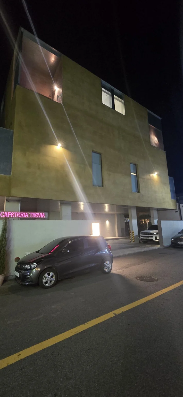 The street outside Hotel Ingrid in Gunsan at night